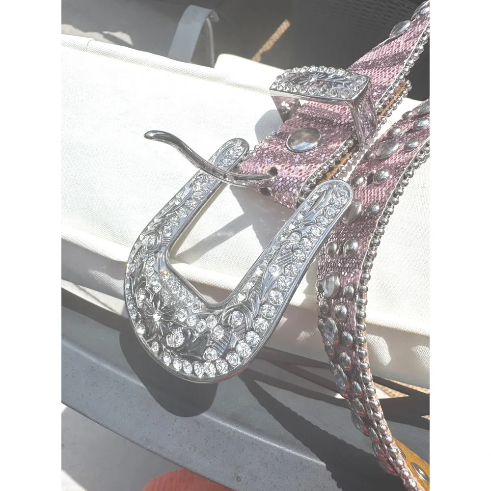 N/A dazzling statement